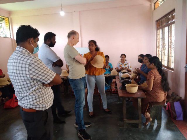 අපනයනය නිෂ්පාදන ගම්මාන වැඩසටහනට අදාලව ආරම්භකල තොප්පි නිෂ්පාදන වැඩසටහන  ඕස්ට්‍රේලියානු නියෝජිතයන් විසින් දෙවනවරටත් නිරික්ෂණ කිරීම
